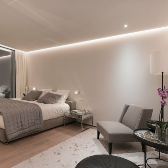 Как установить светодиодную подсветку в натяжной потолок: полное руководство