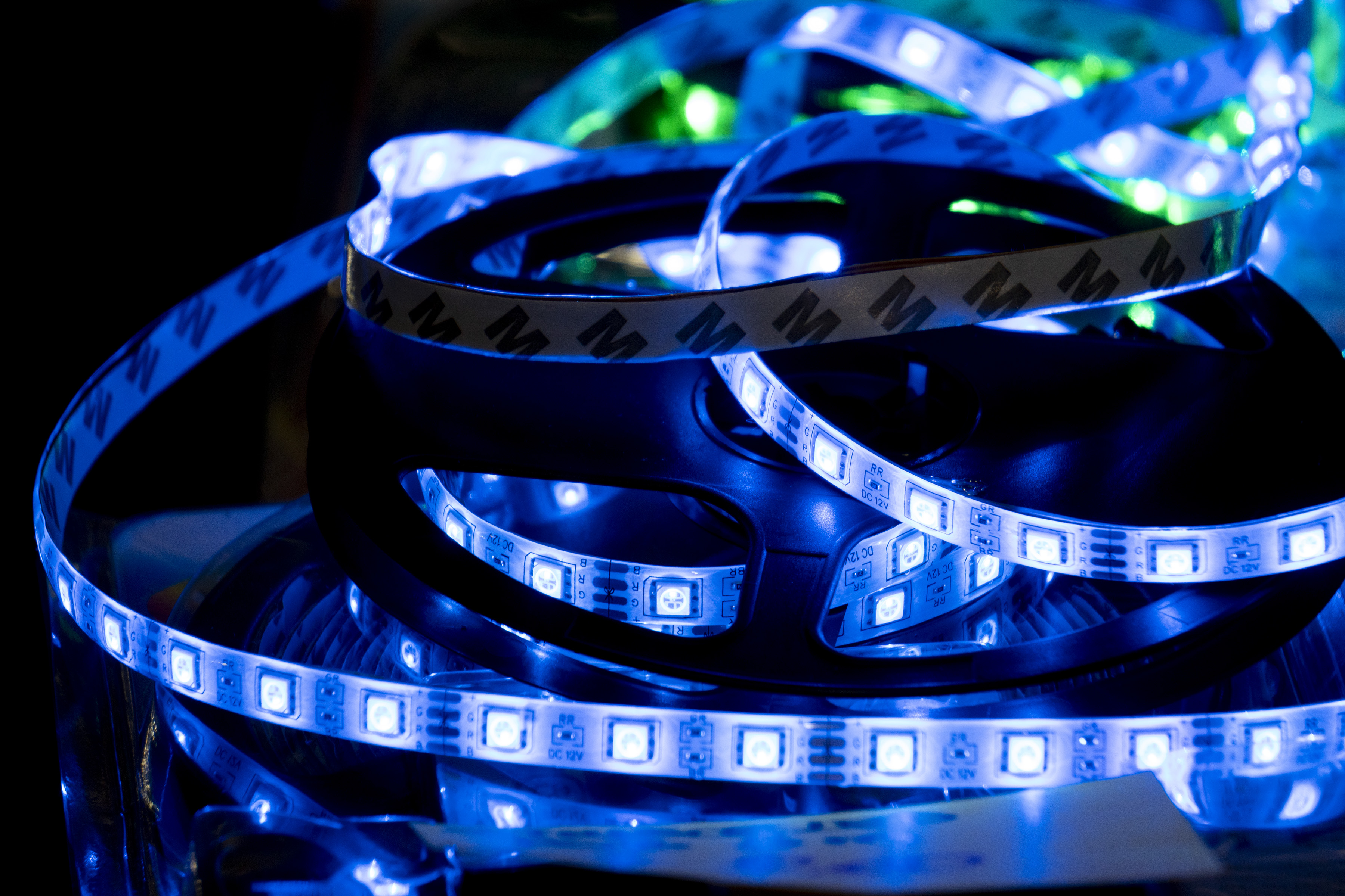 LED-лента для парящего потолка — современная подсветка
